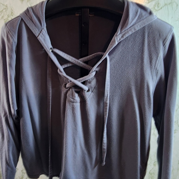 EXPRESS One Eleven Cropped Hoodie - Picture 2 of 10